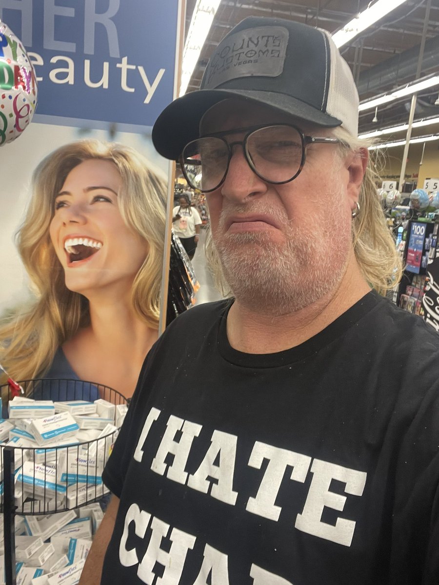 realizzypresley's tweet image. What are you doing here so late? Who’s keeping an eye on Sumbitch?!? He better not be messing with my Kranz and mixin emup…. #thiscouldbeus