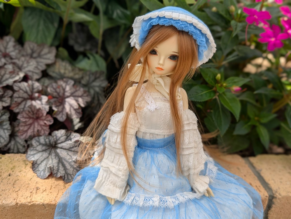 yamidollart's tweet image. 花の郷でドール撮影、あえてあち〜ときに来れば人がいないから存分に撮れる、だが当然あちーので自販機でいろはす追加しました。