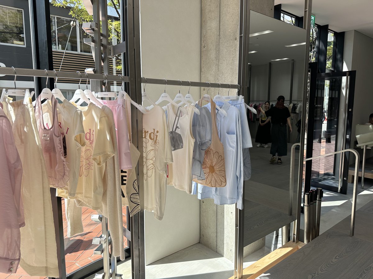 _91mmmsub's tweet image. マルディの大阪に出来た新店舗行ってきたんだけど、Osaka限定オリジナルTシャツがタイガースカラーでした、わざとかな？(笑)悩んで悩んで買うのやめたけど、野球観戦行く時用にやっぱり買えばよかったかも？