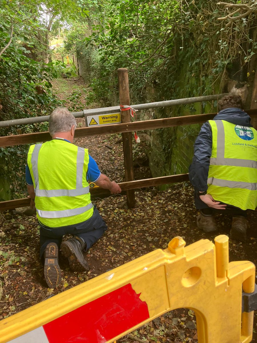 LHCRT1's tweet image. Nigel and his DofE apprentice Michael have been working hard to finish the new fencing at either end of Old Lock 29, down at Darnford Moors Ecology Park.
We’ve had temporary safety fencing there for a while – but this looks much better!