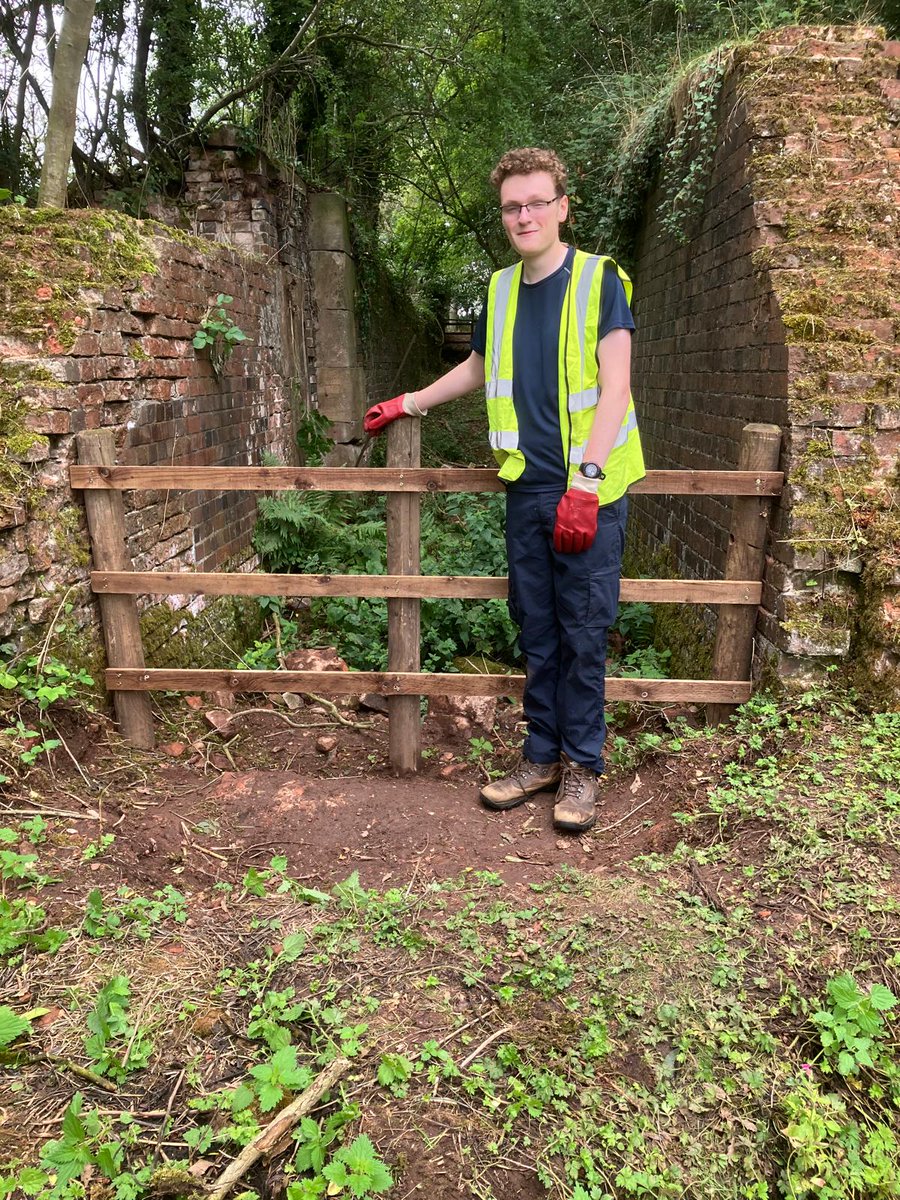 LHCRT1's tweet image. Nigel and his DofE apprentice Michael have been working hard to finish the new fencing at either end of Old Lock 29, down at Darnford Moors Ecology Park.
We’ve had temporary safety fencing there for a while – but this looks much better!