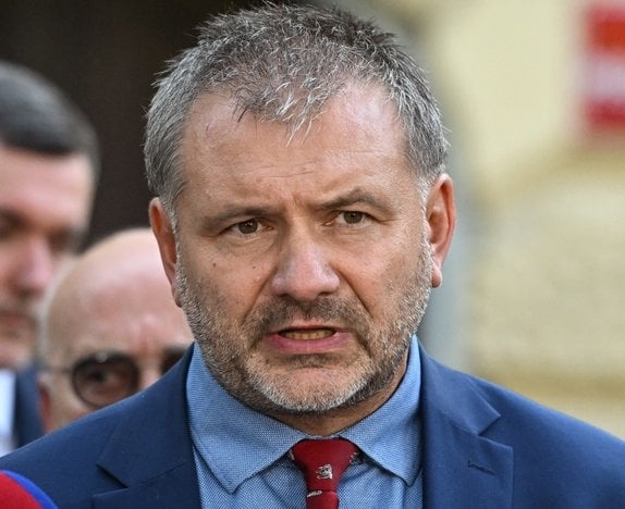 Jeden zapowieda walkę z Ruchem Obrony Granic zamiast z nielegalnymi migrantami, drugi zapowieda walkę z opozycją, zamiast z przestępcami...to jak w tym państwie ma być dobrze?!!!