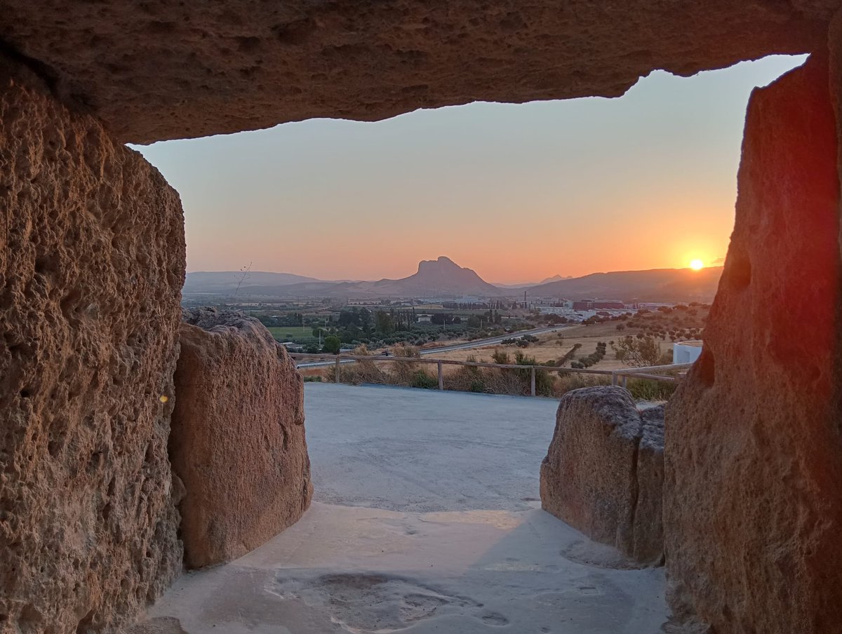 CA_DOLMENESATQ's tweet image. Buenos días desde Menga 🌄
¡Qué salga el sol por Antequera!
#FelizViernes #DespiertaConArte @CulturaAND
🕖 07:31 horas