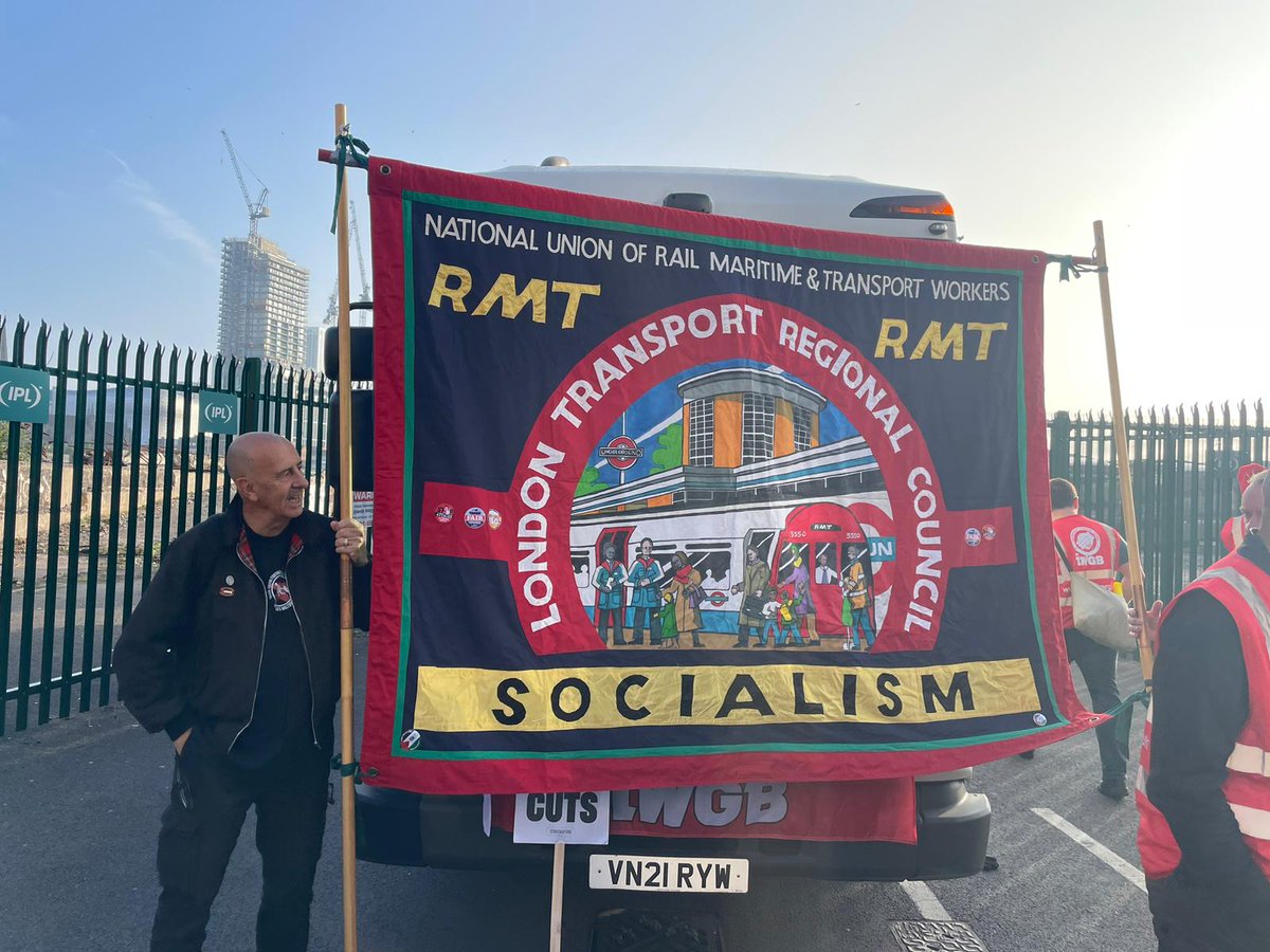 RMTunion's tweet image. Unity Is Strength
@RMTunion members supporting the #BirminghamBinStrike today at the #Megapicket