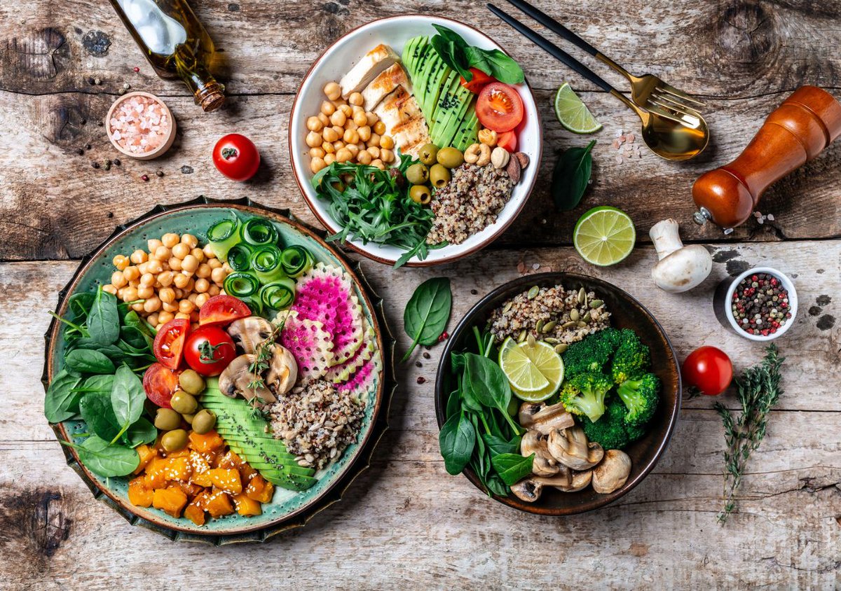 ¿Aumenta el número de veganos y vegetarianos en España? Descubre cuánto hay de verdad y mito en el boom de las dietas basadas en plantas: El crecimiento de la alimentación "veggie" en España es… gastronomiaycia.com/aumenta-el-num… #Noticiasgastronómicas #TodoSalud #dieta #dietaMediterránea
