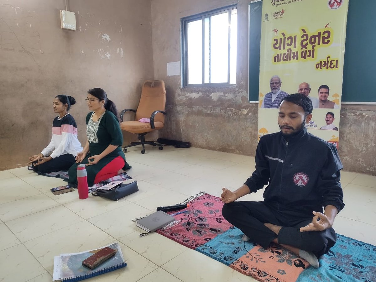 દેડિયાપાડા ખાતે "મેદસ્વિતા મુક્ત ગુજરાત" અભિયાન હેઠળ યોગ ટ્રેનર તાલીમ વર્ગ યોજાયો