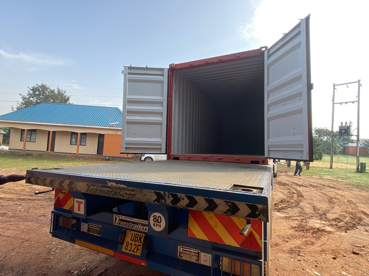 Muganzisecure's tweet image. It’s a long morning here as we load yet  another bitch heading to Italy 🇮🇹 . I had to take one last selfie with the cute coffees before they  head to their new home 
Even wen I will miss them , colleagues the money has come 😂😂
#YouthInCoffee 
Let me now go buy more fertilizers