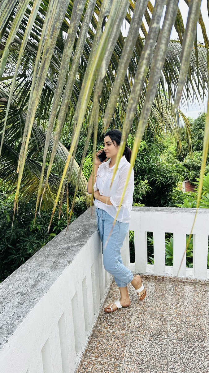 abarnathi21's tweet photo. Basic❔No, just Classic🤍🤍
#favcolor #candidphotos #trending #abarnathi https://t.co/Jq7U0AkS0v