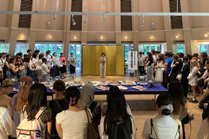 TUFS_PR's tweet image. 【TOPIC】7月18日、2025年7月修了の交換留学生・日本文化研修留学生の閉講式・懇談会を開催しました。武田副学長の祝辞や修了生のスピーチが披露され、教員・バディとの温かな交流のひとときとなりました。
tufs.ac.jp/NEWS/trend/250…