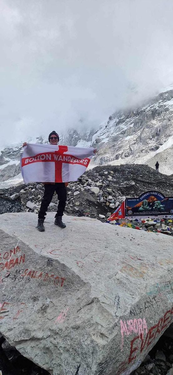 62 year old Bolton Wanderers fan yesterday proudly holding up his flag at Mount Everest Base Camp and a massive 17,598ft high.

Top effort! 👏 #BWFC