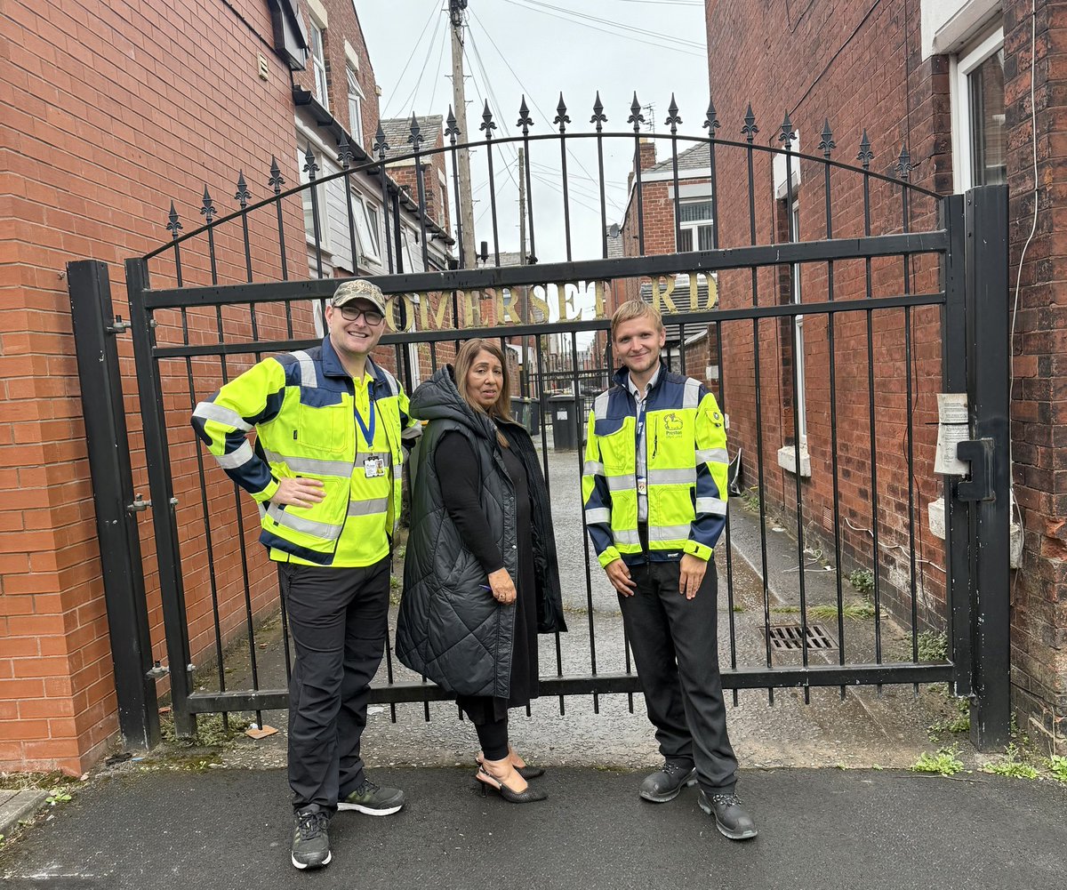DeepdaleCA's tweet image. DCA alongside Cllr Zafar Coupland & PCC cleansing, conducted a community walk to identify areas in need of improvement, a community clean-up has also been considered. Deepdale councillors remain committed to enhancing your neighbourhood @prestoncouncil @blogpreston @ZafarC