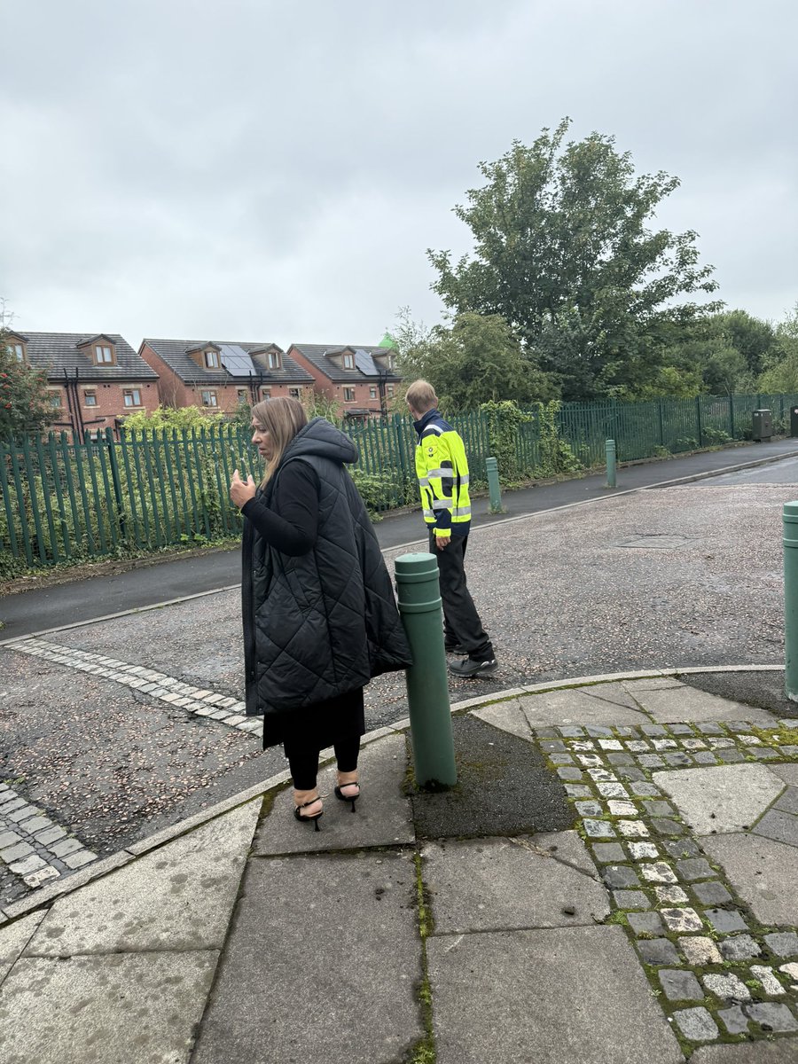 DeepdaleCA's tweet image. DCA alongside Cllr Zafar Coupland & PCC cleansing, conducted a community walk to identify areas in need of improvement, a community clean-up has also been considered. Deepdale councillors remain committed to enhancing your neighbourhood @prestoncouncil @blogpreston @ZafarC