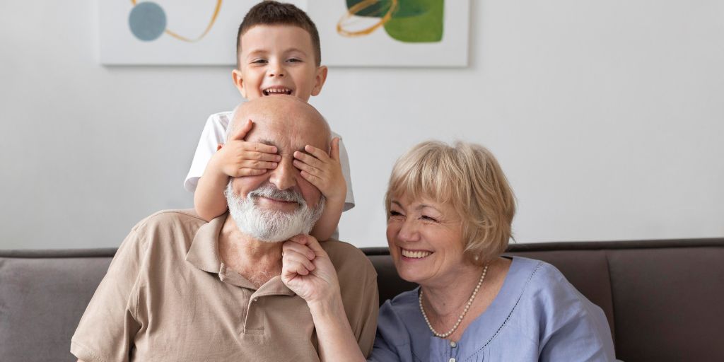 ServiciosAND's tweet image. 👴👵🌐En el Día de los Abuelos
Queremos darles las gracias por el cariño y amor incondicional 💛
Y que nunca les falten ganas de seguir activos y felices
📲 Más info en 'En buena edad': lajunta.es/49qth
@saludand #Andalucía