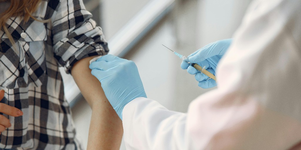 ServiciosAND's tweet image. 🌐En el Día Mundial contra la hepatitis
En @Andavac_ puedes encontrar información sobre:
💉Programa de vacunación
💉¿Cómo se administra?
💉Vacunación viajes internacionales
💉¿En qué personas está indicada?
Y más👉lajunta.es/5qzt