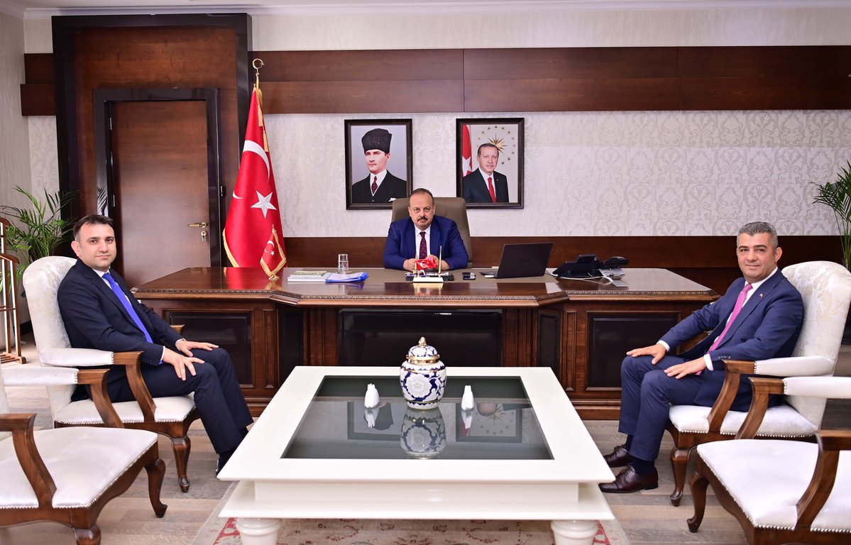 T.C. Aydın Valiliği (@aydinvaliligi) on Twitter photo Aydın İl Milli Eğitim Müdürü iken; Erzurum İl Milli Eğitim Müdürü olarak atanan Süleyman Ekici ve Aydın İl Milli Eğitim Müdürlüğü görevine atanan Mehmet Yiğit,
Vali <a href="/YakupCanbolat/">Yakup CANBOLAT</a>'ı makamında ziyaret etti. Aydın İl Milli Eğitim Müdürü iken; Erzurum İl Milli Eğitim Müdürü olarak atanan Süleyman Ekici ve Aydın İl Milli Eğitim Müdürlüğü görevine atanan Mehmet Yiğit,
Vali <a href="/YakupCanbolat/">Yakup CANBOLAT</a>'ı makamında ziyaret etti.