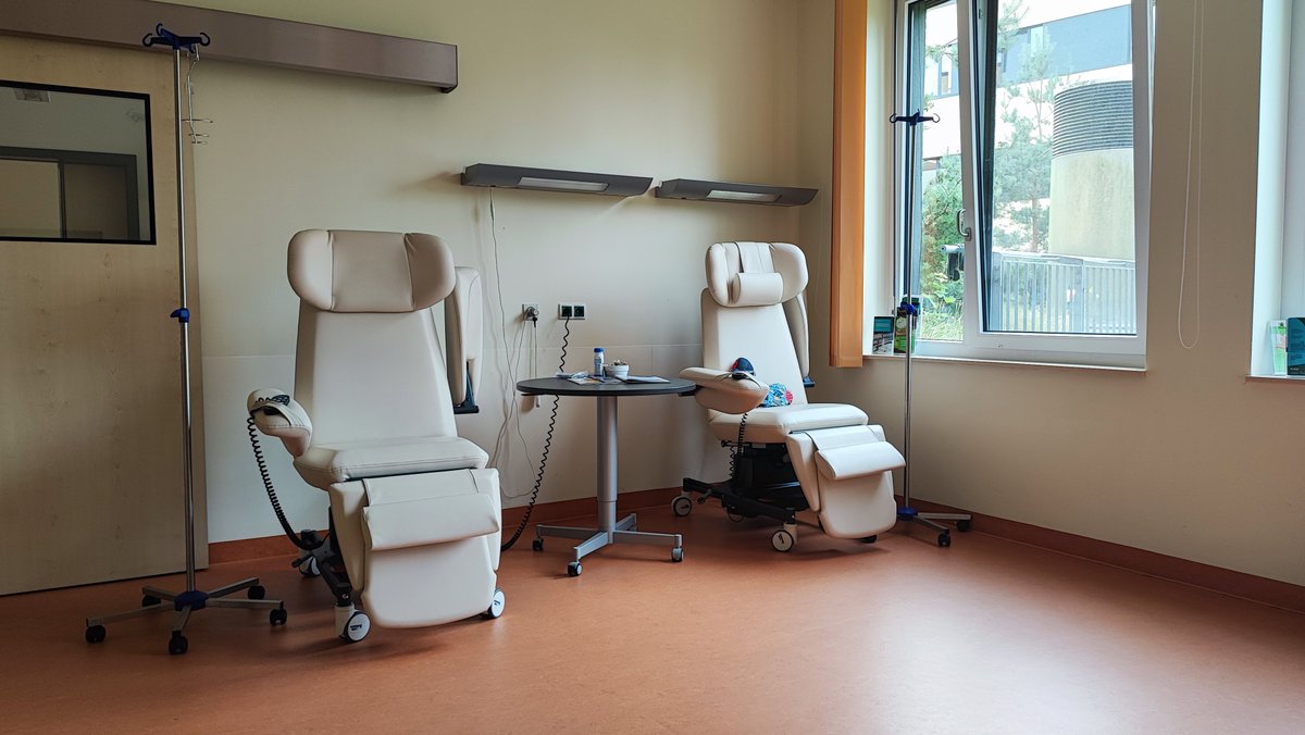 DoktorHuus's tweet image. Moin!
Heute ist wieder soweit: Immuntherapie gegen meinen Mitbewohner in der Lunge.
Dann ist endlich Wochenende und ... Urlaub!
#WaZiFuBo