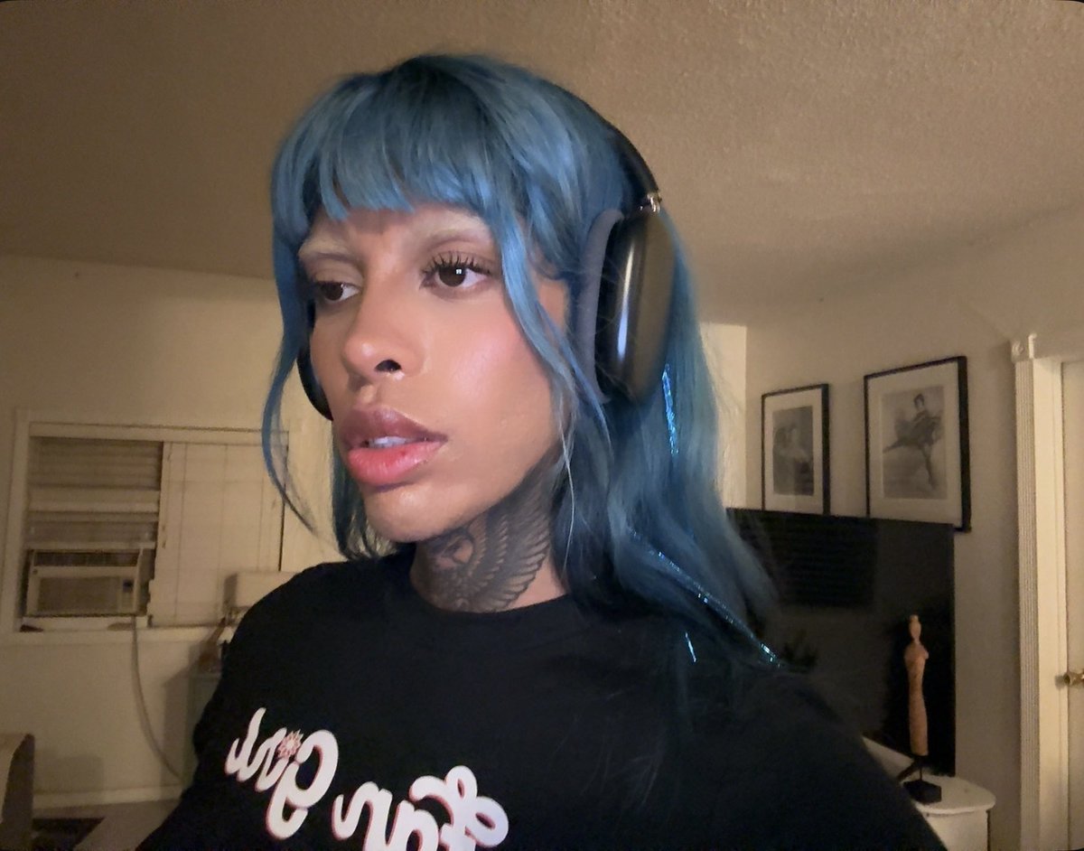 alluringskull's tweet image. Imagine her on tumblr in 2014