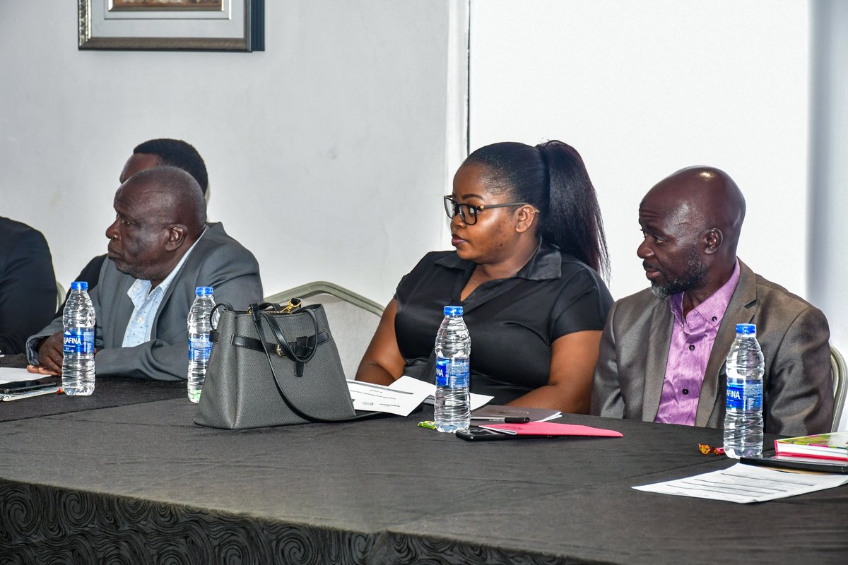 NimdUganda's tweet image. Day 2 of the media training is a practical session, focusing on fact-checking and response tools for disinformation. This includes methods for verifying images, videos, and claims, as well as utilizing local fact-checkers.
#Tuongea #LetPeaceLeadUG