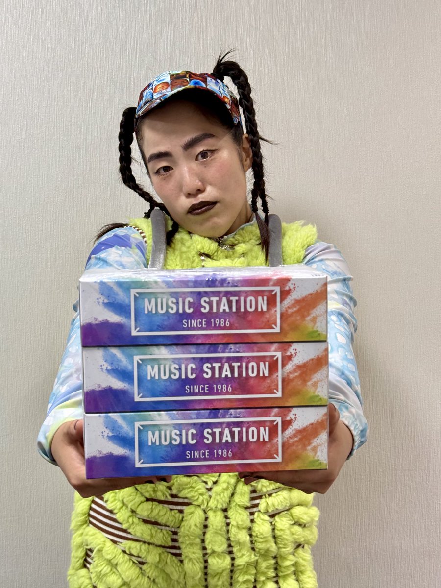 Mst_com's tweet image. 【#Mステ 放送中】
このあとはソロ初登場の
#YURIYANRETRIEVER👏
メジャーデビュー曲
「YURIYAN TIME」を
Mステ独占披露🐹🍦
💬コメント
YURIYAN TIME ぜひ一緒にうたって踊ってバズらせてほしいです!
お願いいたします!
#ウラステ 本番前に🙂📷✨
