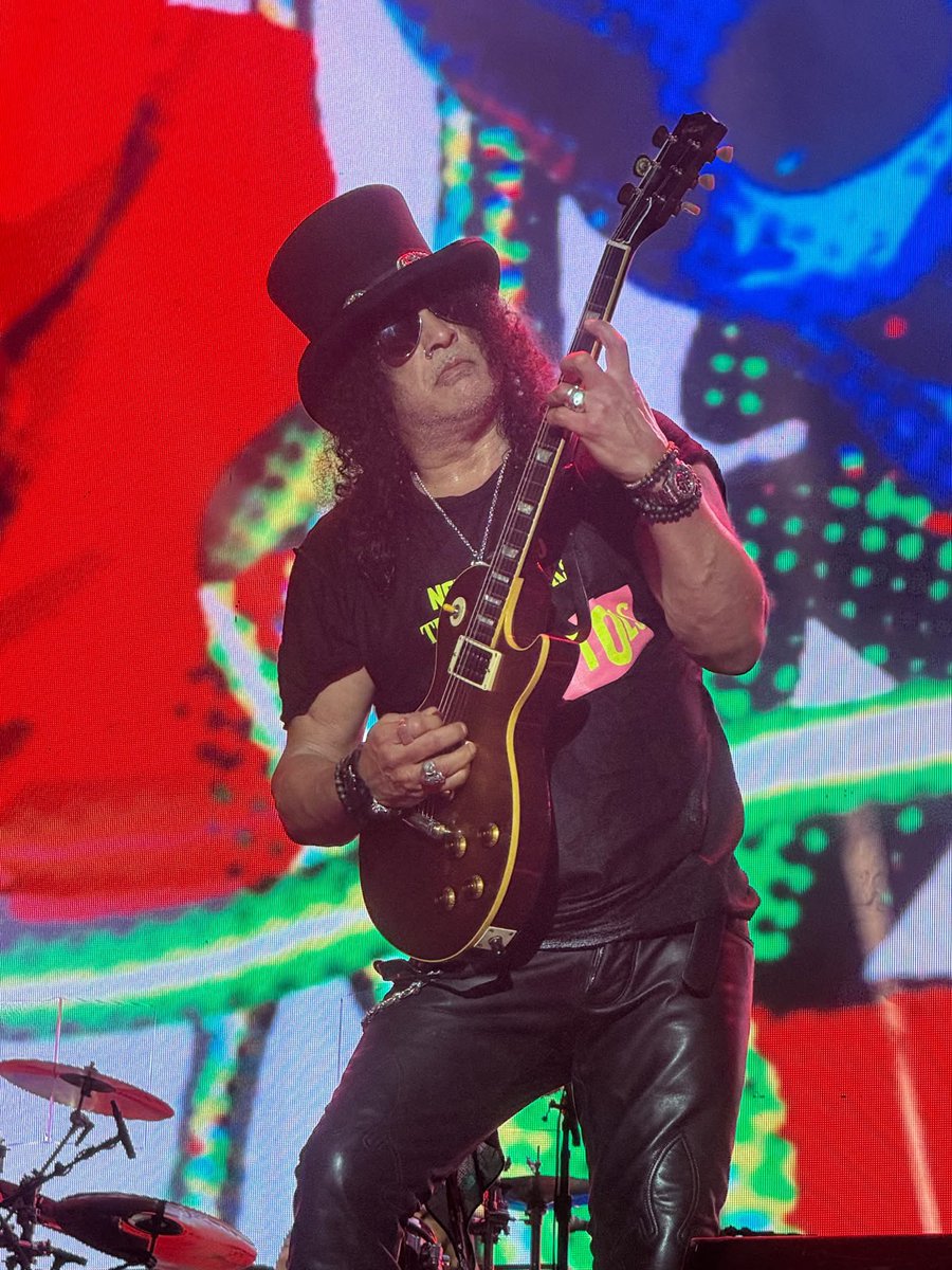 SlashArmyAUT's tweet image. Moments from the Vienna @gunsnroses show with a lot of rainπ
ππβοΈπ€π©πΈ
@Slash @axlrose @DuffMcKagan
Photos: @SlashArmyAUT
#gunsnroses #slash #axlrose #duffmckagan #vienna #austria