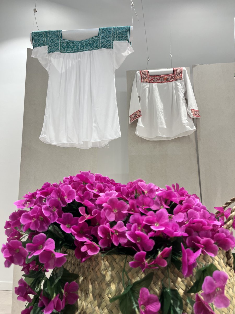 EmbamexPolonia's tweet image. ¡Conozcan a la artesanía mexicana a través de los Huipiles tradicionales! . Disfruten de las piezas y descubran la riqueza del arte y la cultura mexicana. Le esperamos en la planta baja de Atlas Tower en Varsovia hasta finales de julio.
