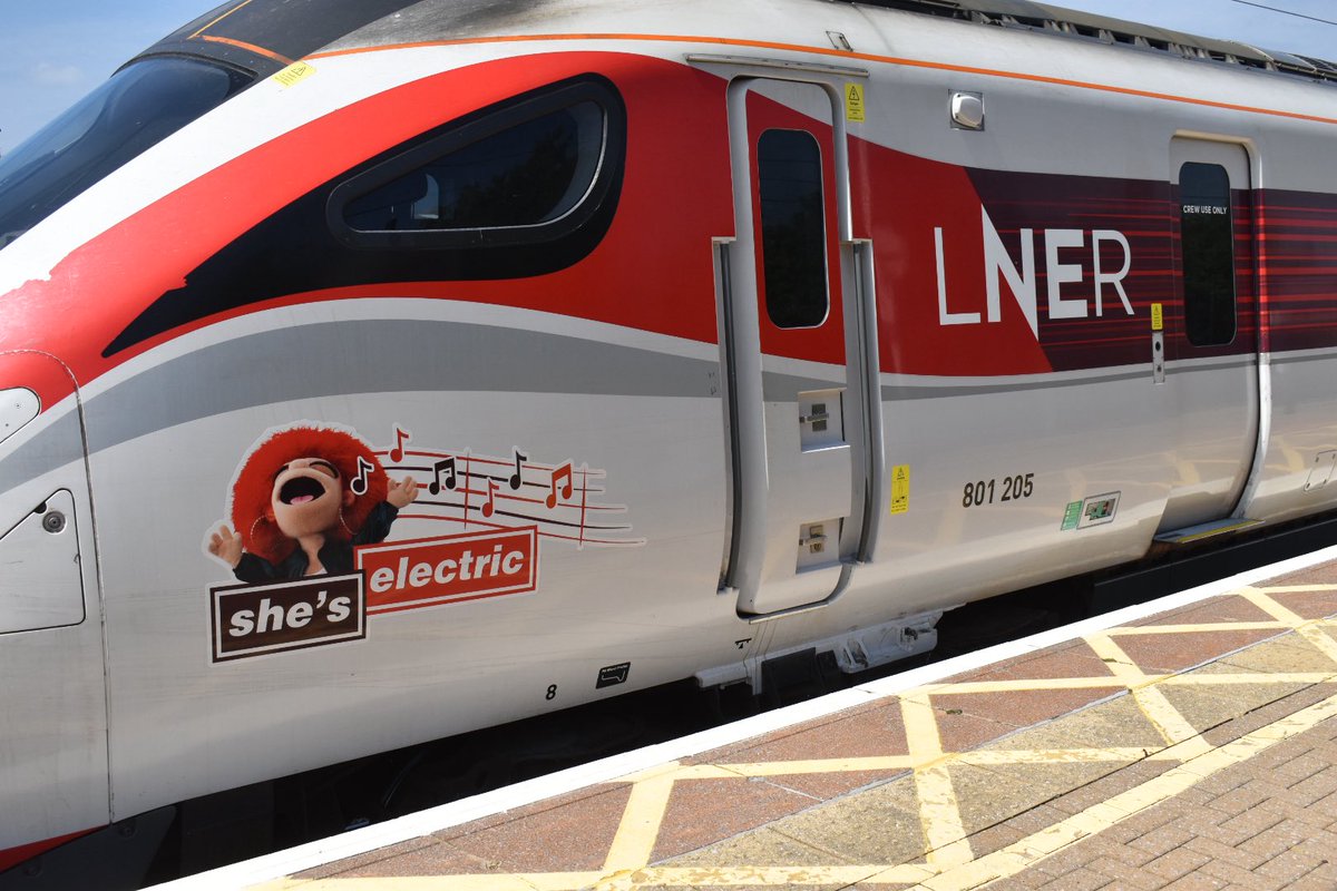 Class8xx's tweet image. She’s electric (801205) seen working 1E08 at NNG today @lner @DavidHorne @stuartthomas @oasis #electrifyeverthing #newname #class8xx