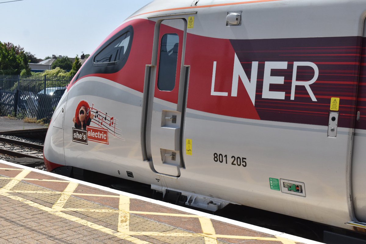 Class8xx's tweet image. She’s electric (801205) seen working 1E08 at NNG today @lner @DavidHorne @stuartthomas @oasis #electrifyeverthing #newname #class8xx