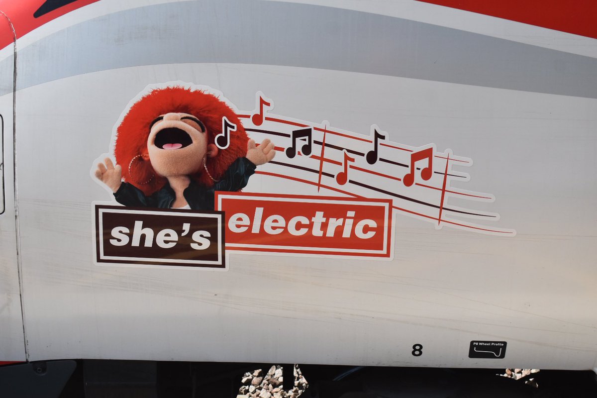 Class8xx's tweet image. She’s electric (801205) seen working 1E08 at NNG today @lner @DavidHorne @stuartthomas @oasis #electrifyeverthing #newname #class8xx