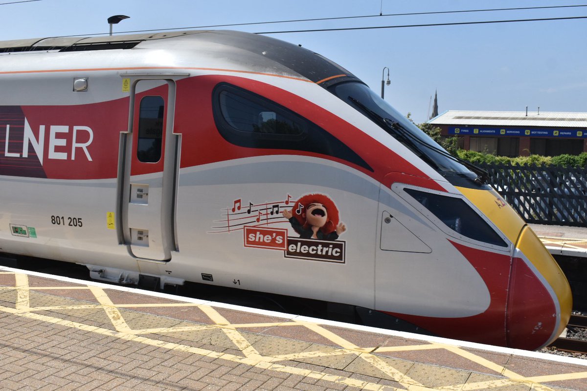 Class8xx's tweet image. She’s electric (801205) seen working 1E08 at NNG today @lner @DavidHorne @stuartthomas @oasis #electrifyeverthing #newname #class8xx