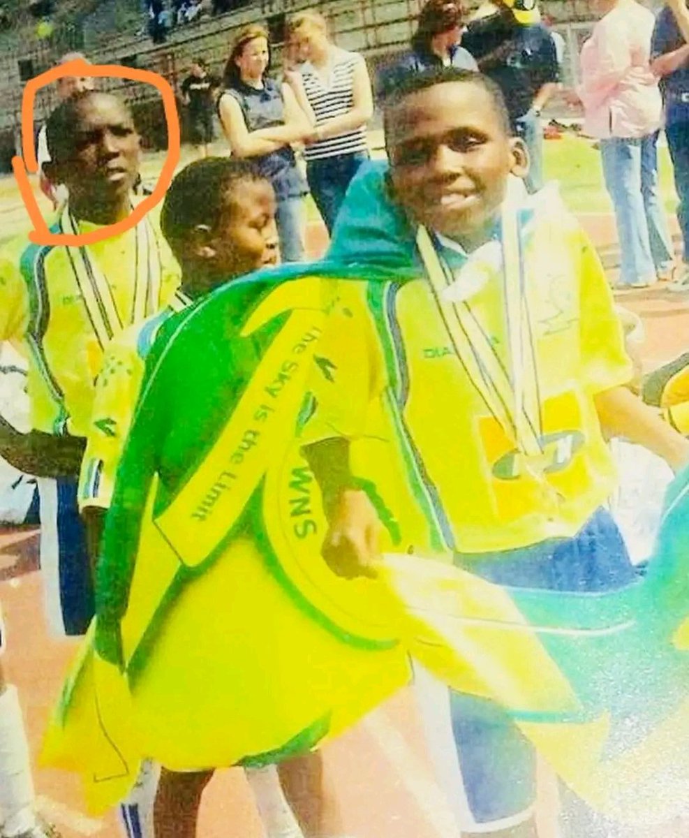 YELL0MAN's tweet image. π₯FROM ACADEMY TO THE BIG STAGE! π₯
Lebo Mothiba has come FULL CIRCLE! βοΈ From rocking Sundowns kit as a young star in Under-11 Academy to returning home from Europe to shine for Sundowns Senior Team!πΏπ¦
@Masandawana raised himβ¦ now heβs back to make it proud!ππ₯
#Sundowns
