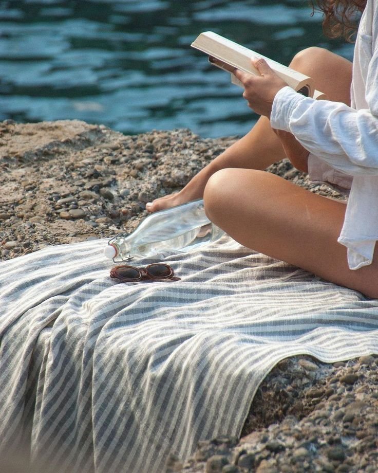 animaetars's tweet photo. «El azul del Mediterráneo es el color más intenso y maravilloso de toda la naturaleza», Charles Dickens. https://t.co/5XRIUNq3ox