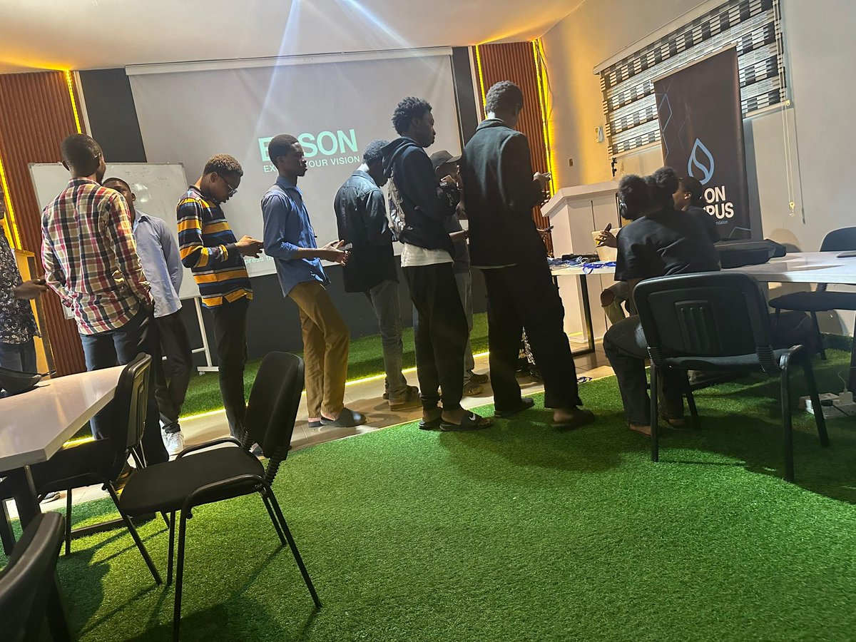 Kickstart of our Inaugural workshop .
With 20+ devs at the registration this morning💥
It's already massive🔥

Stay tuned for more live updates