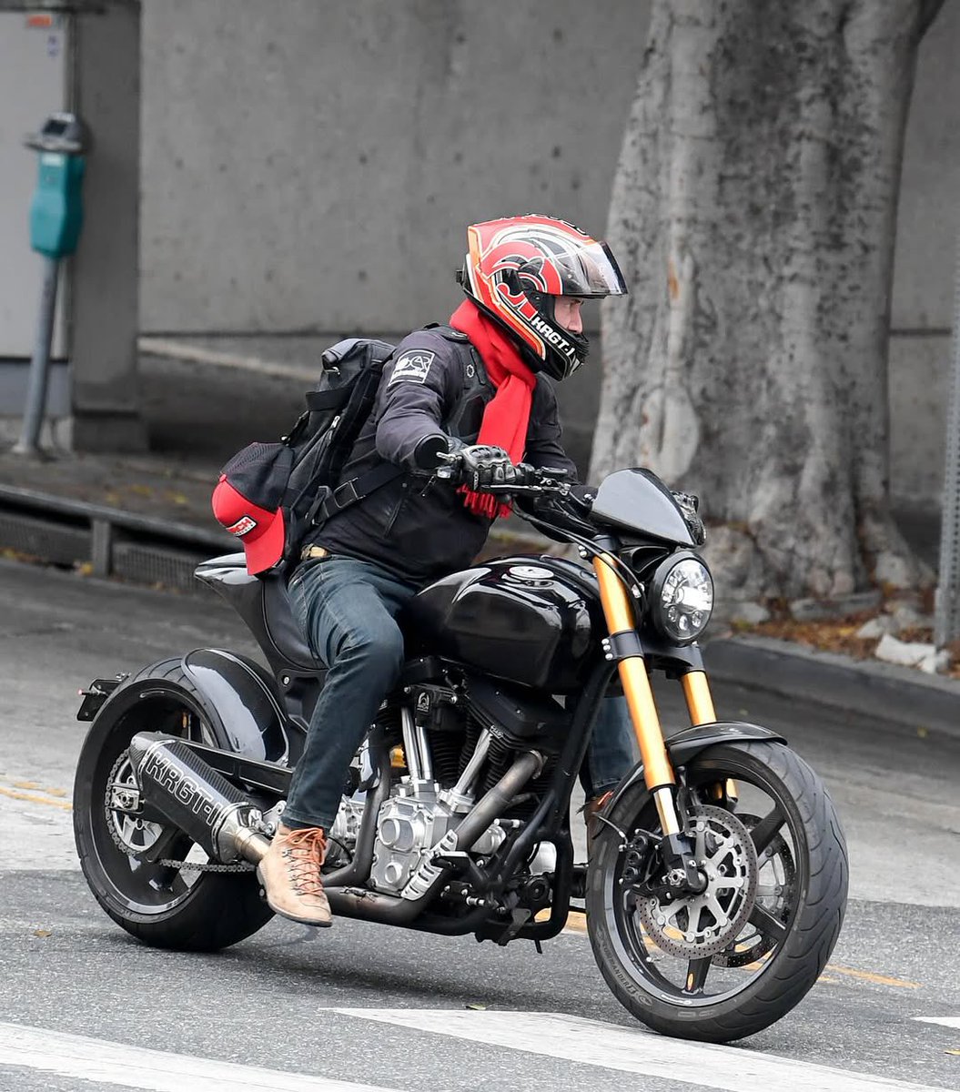 keanureevesfptr's tweet image. Reeves mode: activated!! 🔥🏍️

Keanu Reeves is spotted on a motorcycle ride in Los Angeles. (July 23) 

📸 holycolorfulpig.tumblr.com

instagram.com/p/DMh8sj0tqAy/…