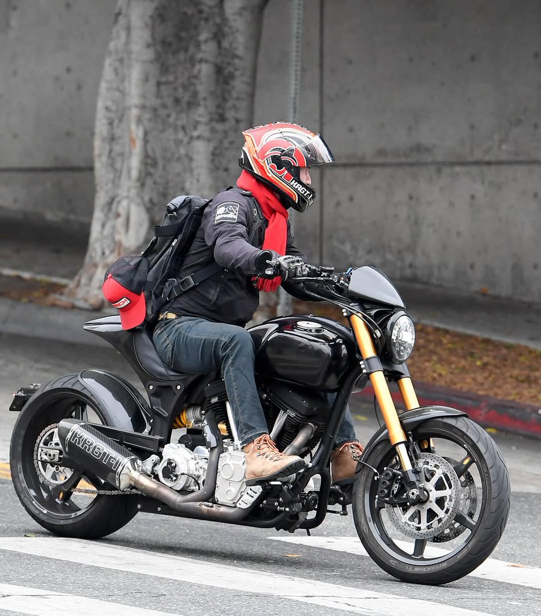 keanureevesfptr's tweet image. Reeves mode: activated!! 🔥🏍️

Keanu Reeves is spotted on a motorcycle ride in Los Angeles. (July 23) 

📸 holycolorfulpig.tumblr.com

instagram.com/p/DMh8sj0tqAy/…
