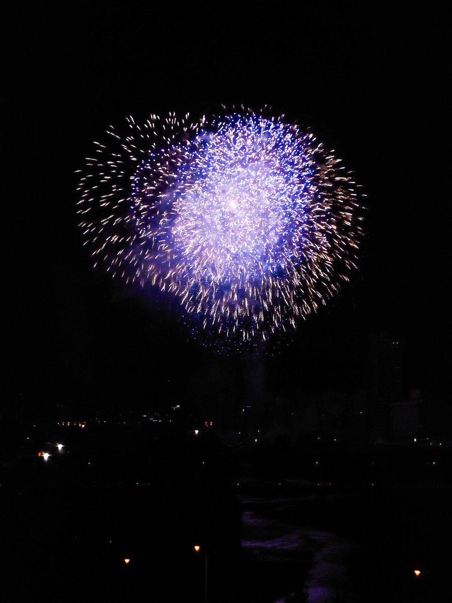 Akito_midnight's tweet image. 無事見れて満足🎆