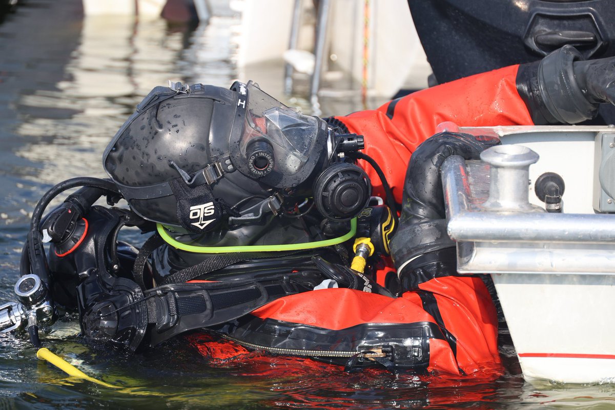 IFD_NEWS's tweet photo. 5:05 PM - #IFD, #PTFD, #WTFD and #DNR joined forces at Eagle Creek Reservoir this evening after a 22 year-old woman was reported missing in the water. The caller told 911 the woman dove into the water from a sailboat and did not resurface. Crews arrived at 4200 Dandy Trail, and https://t.co/KC8D0VFpDN