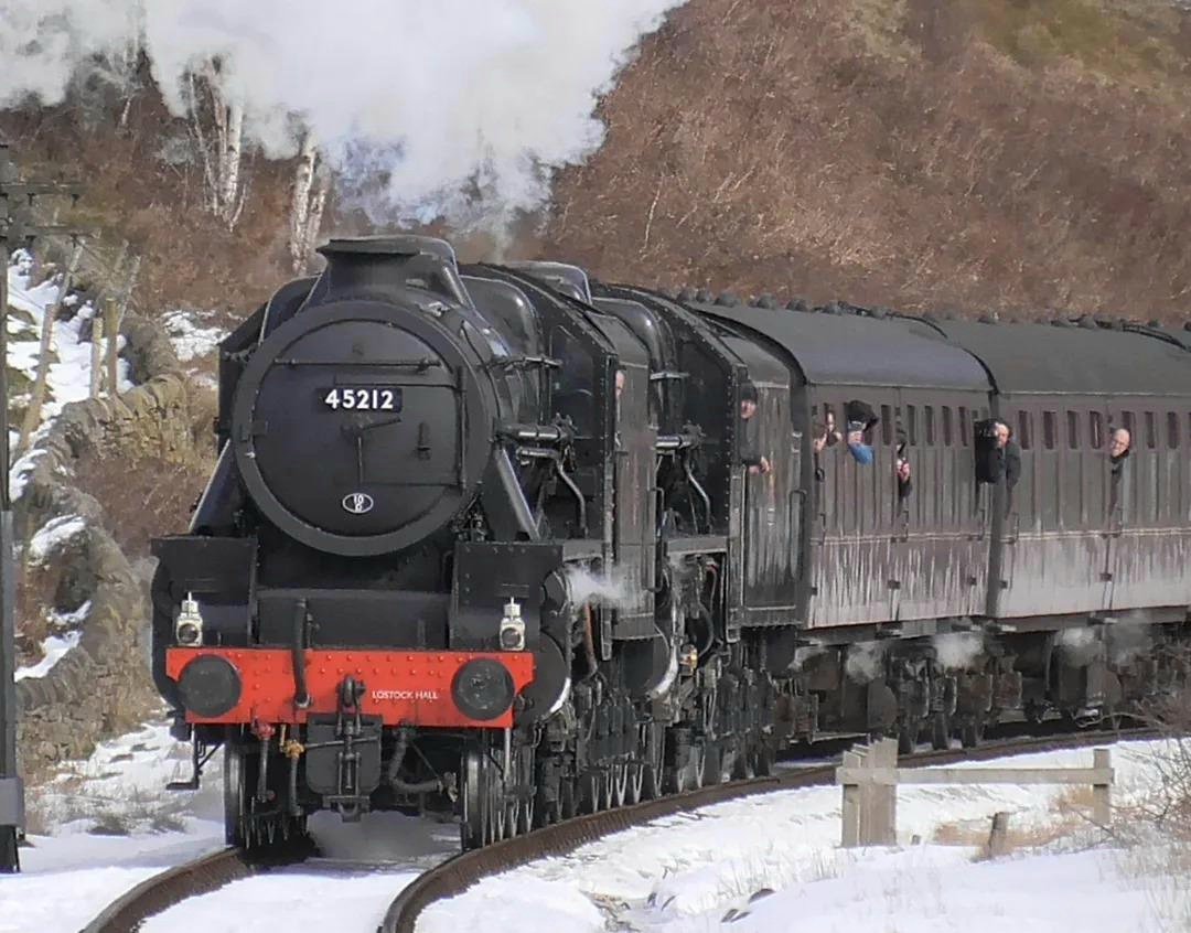 BJendenrailway's tweet image. LMS Black 5 Nos. 45212 and 44871 about to pass through Oakworth on 11th March 2023. 
 #keighleyandworthvalleyrailway #kwvrsteamgala #kwvr #steamgala #steamfix #steamlocomotive #steamlocomotivephotography #lms45212 #lms44871  #railwayphotography #railwayenthusiast