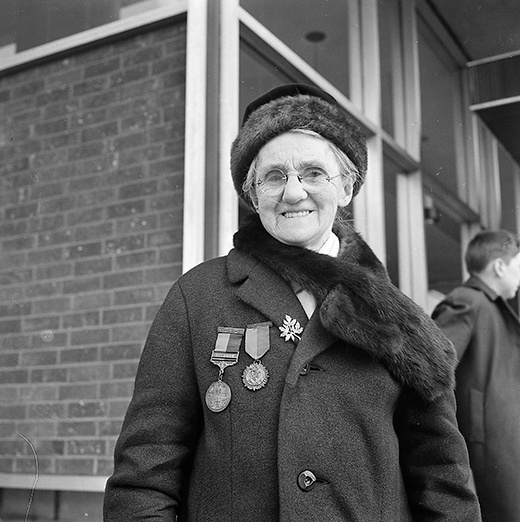 #OnThisDay 1893 Rosie Hackett was born in Dublin. Hackett was a co-founder of Irish Women’s Workers Union &amp;supported workers in the 1913 Lockout.A member of the ICA, she helped print the Proclamation&amp;was stationed in St Stephen’s Green during the Easter Rising.
#Ireland #History