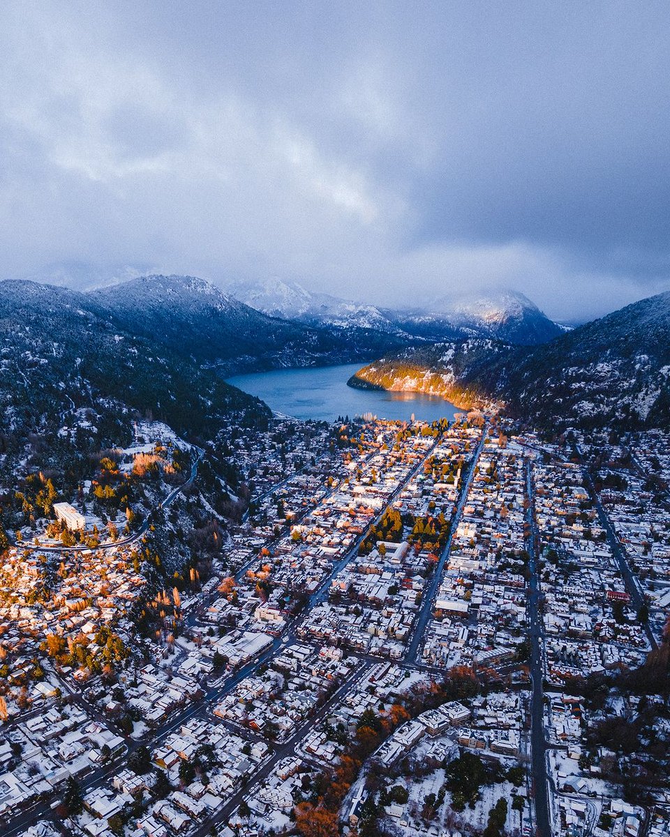 turisargentina's tweet image. Amaneciendo en San Martín de los Andes cubierto de nieve ❄️☃️🤍🇦🇷💙
Hermosas postales que regala @gusariase 🙌