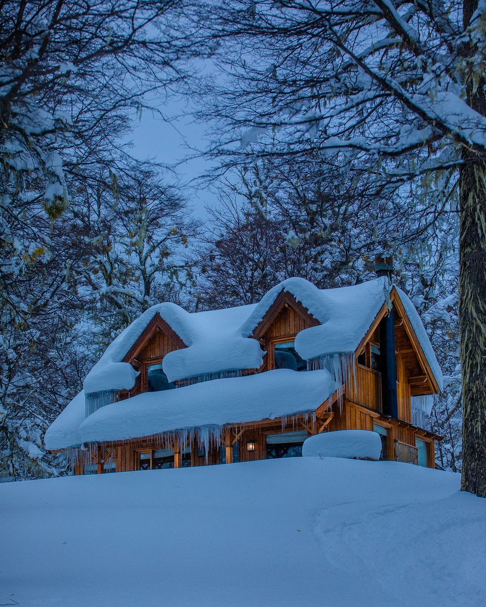 turisargentina's tweet image. Amaneciendo en San Martín de los Andes cubierto de nieve ❄️☃️🤍🇦🇷💙
Hermosas postales que regala @gusariase 🙌