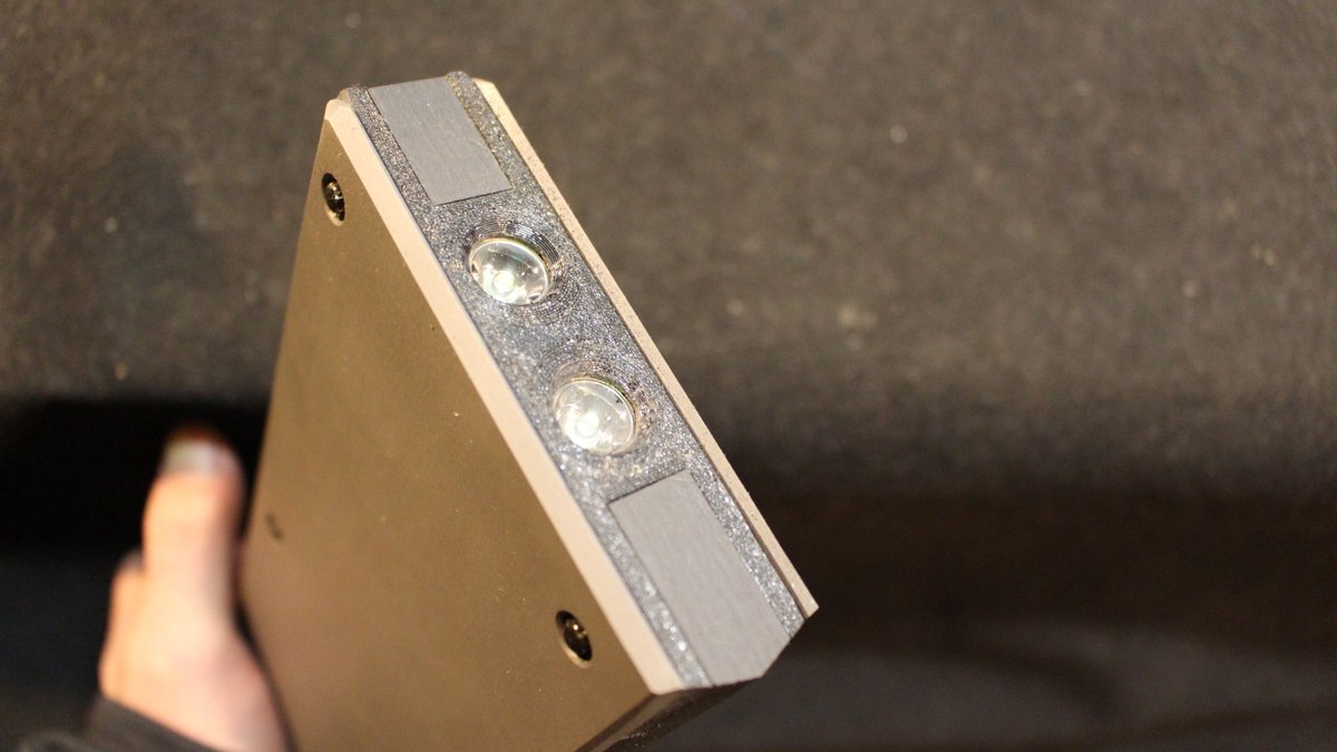 NEMOTOKNIVES's tweet image. HIR-02EX“KEINE GNADE”
ハイパワーLED2灯内蔵、打棒。
コア素材にフェルトカーボン、ストライクマスプレートにSUS440C使用。コア厚12㎜、マスプレート3㎜、全長440㎜、重量1800g。
名称カイネ・グナーデは独語、「情け無用」、「容赦なし」の意。
SALE価格にて。