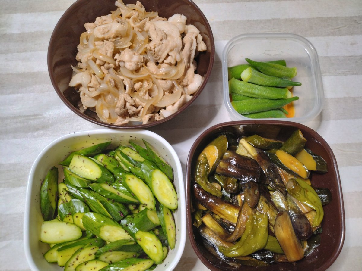 今日の夕飯☘️
豚肉甘味噌炒め
きゅうりゆかり和え
オクラ
野菜炒め煮

#晩ごはん #おうちごはん