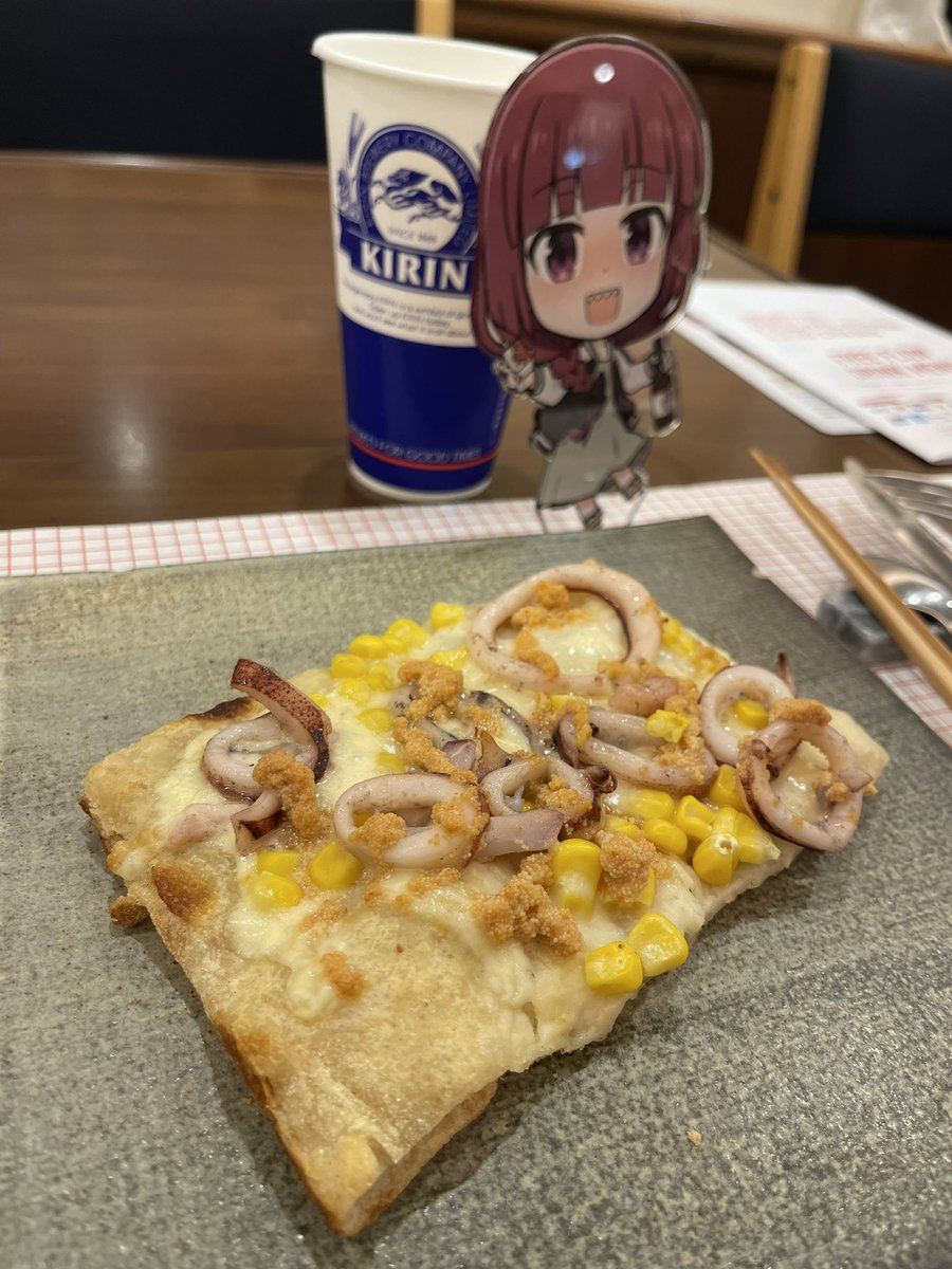sakura050301's tweet image. 本日のメインディッシュ！電車内で焼き上げた！
・小呂島産 ヤリイカとスィートコーン、明太子のクリームピッツァ（Pizza ar taio監修）