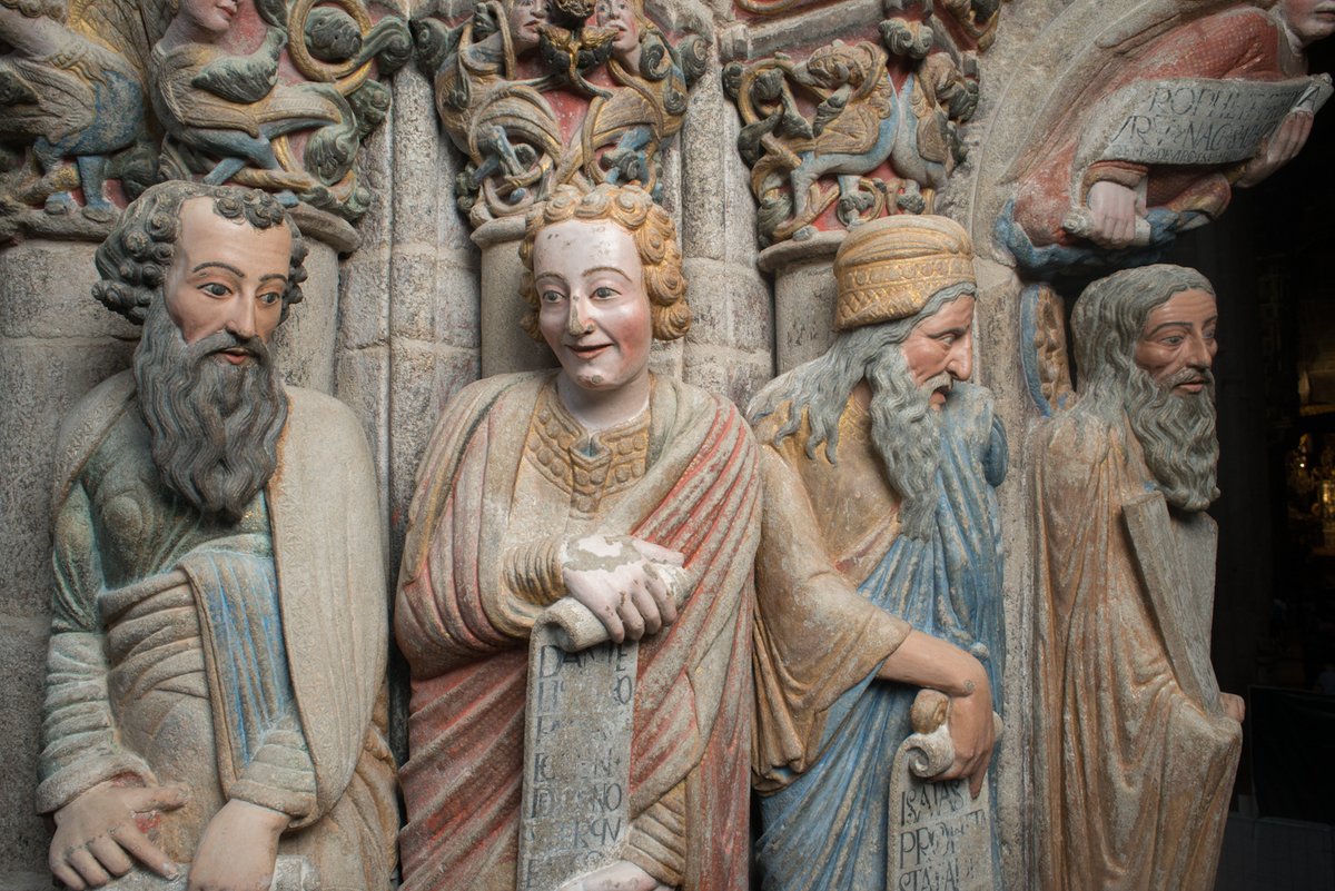 plalanda_II's tweet image. Honro hoy a nuestro Patrón de España, Santiago Apostol, mientras el espíritu vuela a ese bello Pórtico de la Gloria en la compostelana plaza del Obradoiro a la que convergen la fe, el Arte y miles de peregrinos...
Con mi alegría, vaya la felicitación a los Santiagos y Jacobos.