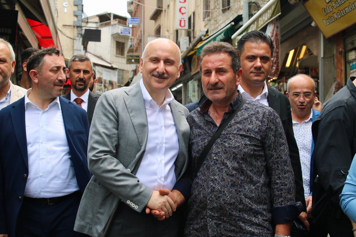 61hemensimdi's tweet image. TBMM Bayındırlık, İmar, Ulaştırma ve Turizm Komisyonu Başkanımız, Trabzon Milletvekilimiz Sn. Adil Karaismailoğlu, Kunduracılar Caddesi’ndeki esnaf ve vatandaşlarımızı ziyaret ederek hasbihalde bulundu.
Hemşehrilerimizin talepleri, hizmet rotamızdır.