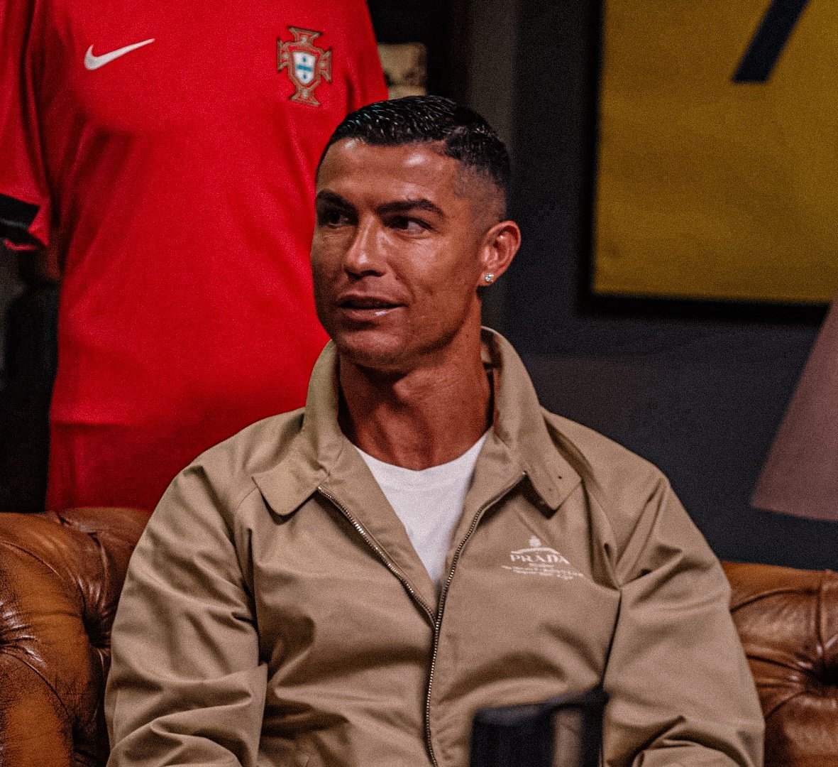 TeamCRonaldo's tweet photo. ‼️🗣️ Robert Lewandowski:

"I don't want to compare myself to Cristiano Ronaldo as a football player. He is on another level." https://t.co/vMTN4P7E64
