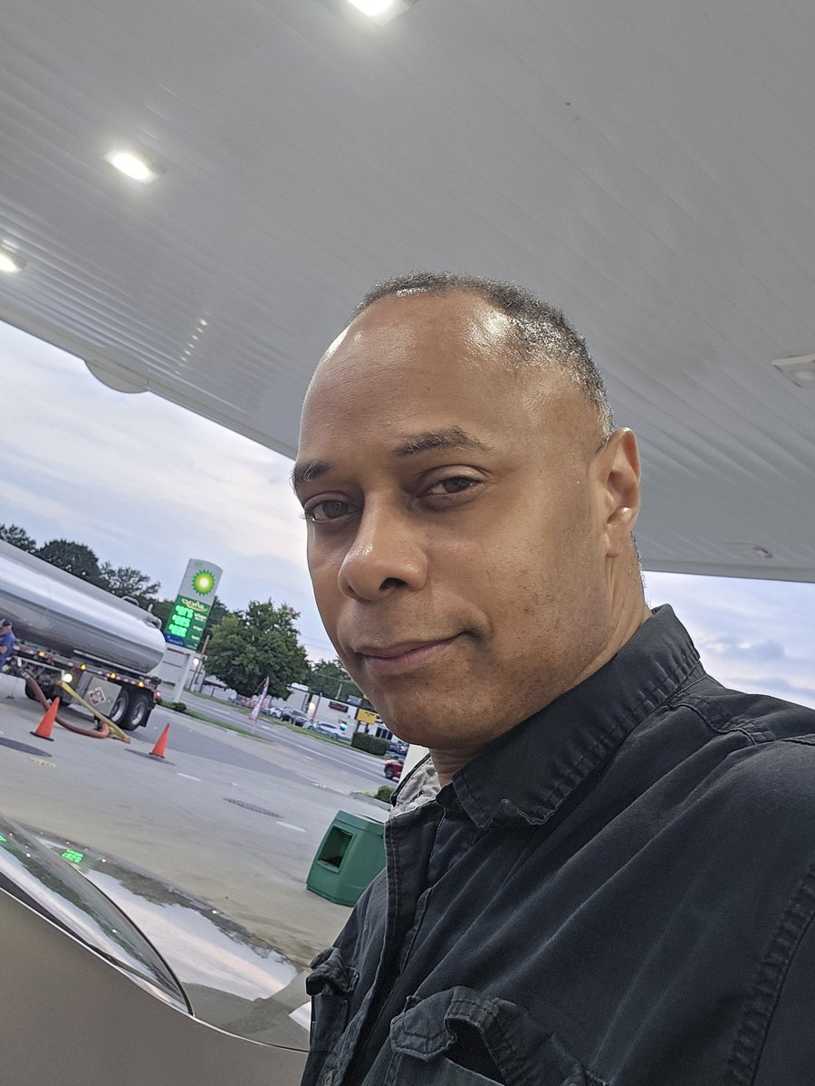 prentissweston1's tweet image. Good Morning Everyone, at the gas station filling up my tank before heading in to work now so have a great and safe Friday friends and always be good 馃憡馃憡馃憡馃憡鉀斤笍鉀斤笍鉀斤笍鉀斤笍