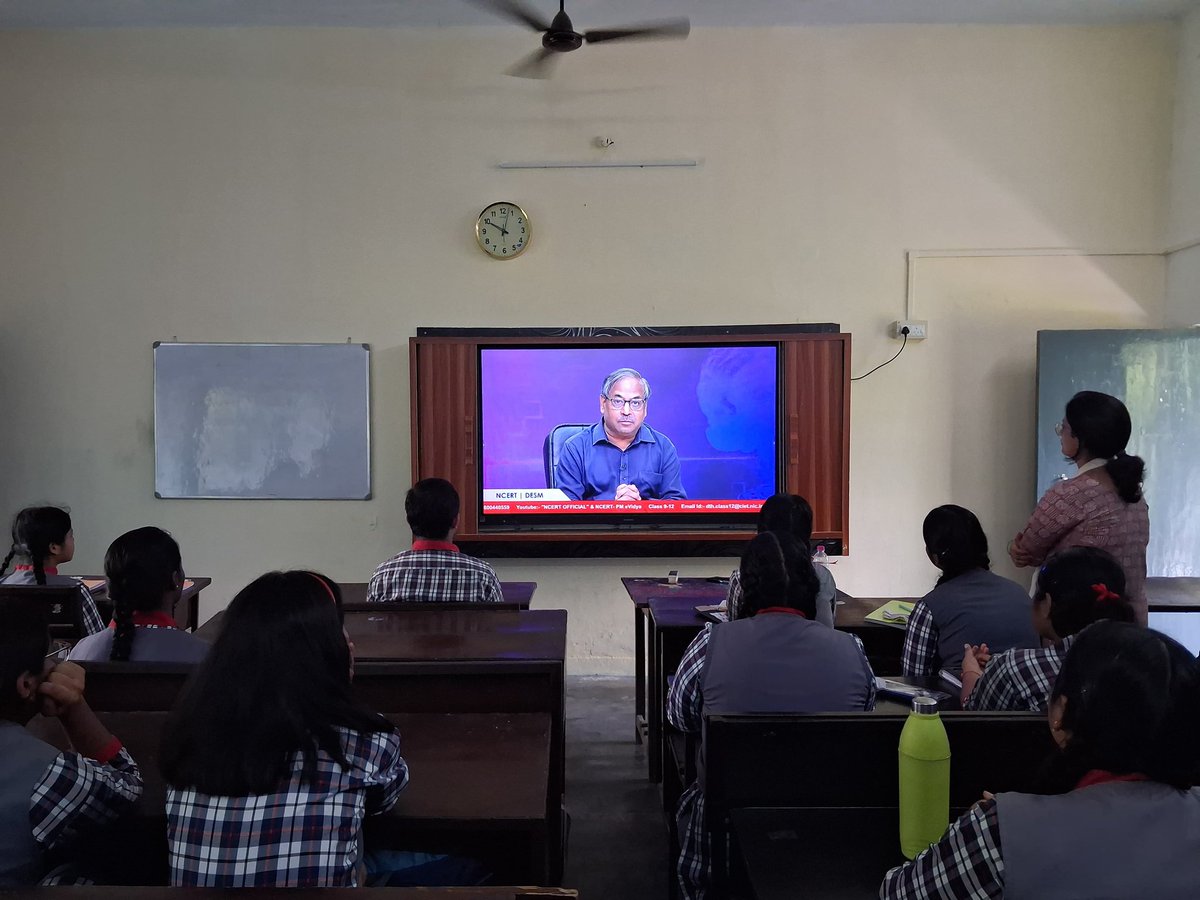 jorhat_kv's tweet image. A cerebral symphony unfolds as inquisitive minds—both juvenile and pedagogic—immerse themselves in NCERT’s edifying webinar: ‘Listening to Learn – Technology in the Making of a Surgeon’. #NCERTWebinar #TechInLearning @EduMinOfIndia @GuwahatiKvs @KVS_HQ @ncert @Shekhar30412