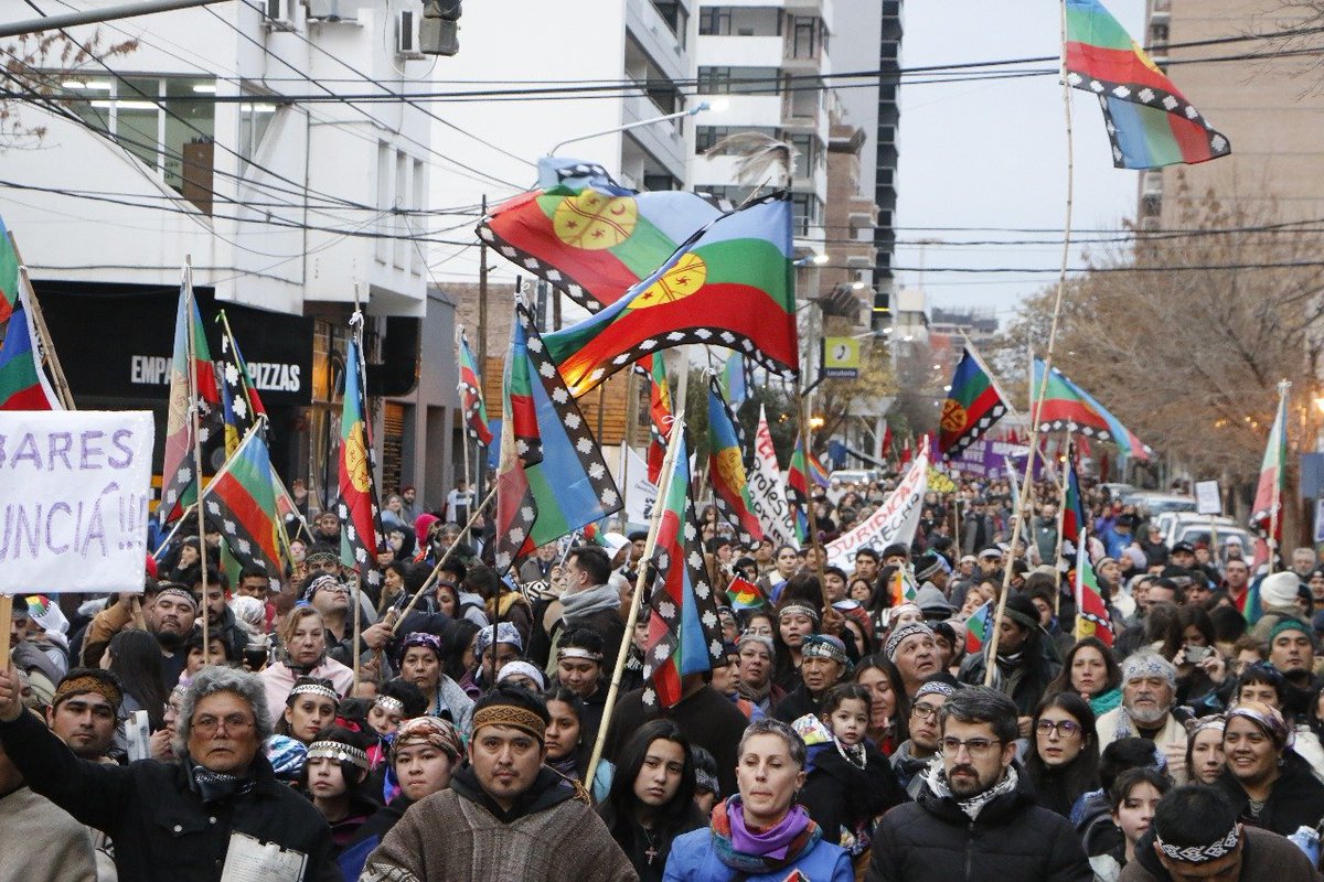 NeuquenWeb's tweet image. Multitudinaria movilización contra la represión a las comunidades mapuche neuquenweb.com/multitudinaria…