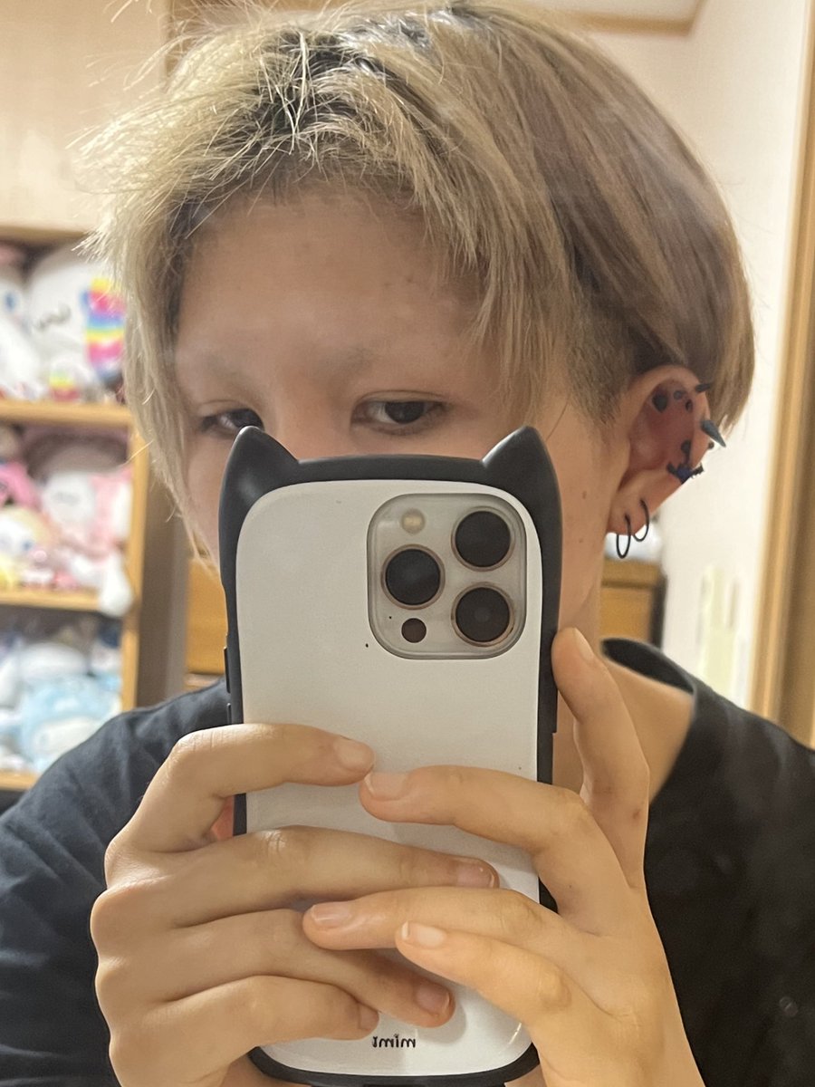 tttttt0303p's tweet image. #自我からコスプレイヤーへ
何ヶ月か前の治安悪そうなすっぴん自我私＆最近のコスプレした私